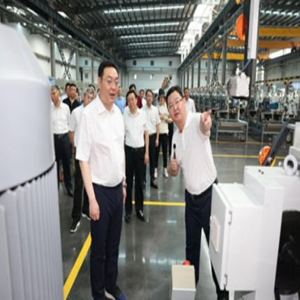 泰州市市委書(shū)記朱立凡、市長(zhǎng)萬(wàn)聞華率隊(duì) 觀(guān)摩泰隆科技產(chǎn)業(yè)園項(xiàng)目