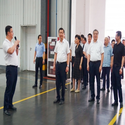 泰州市委常委、統(tǒng)戰(zhàn)部部長張小兵一行來泰隆調(diào)研