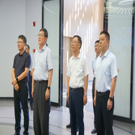 江蘇省政協(xié)黨組成員、副主席姚曉東一行 參觀調(diào)研泰隆集團(tuán)