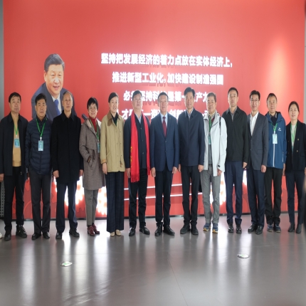 中國環(huán)保產(chǎn)業(yè)協(xié)會黨委書記、會長郭承站率領各省市環(huán)保產(chǎn)業(yè)協(xié)會領導蒞臨泰隆集團參觀考察